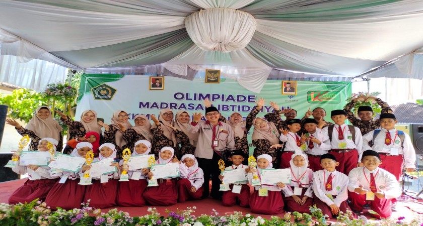 PENYERAHAN REWARD PEMENANG OLIMPIADE Tahun 2023